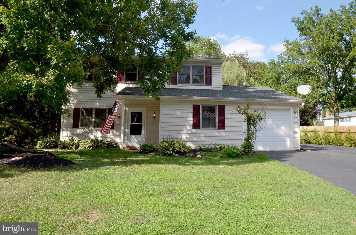 2527 Valley Dr Property Photo 1