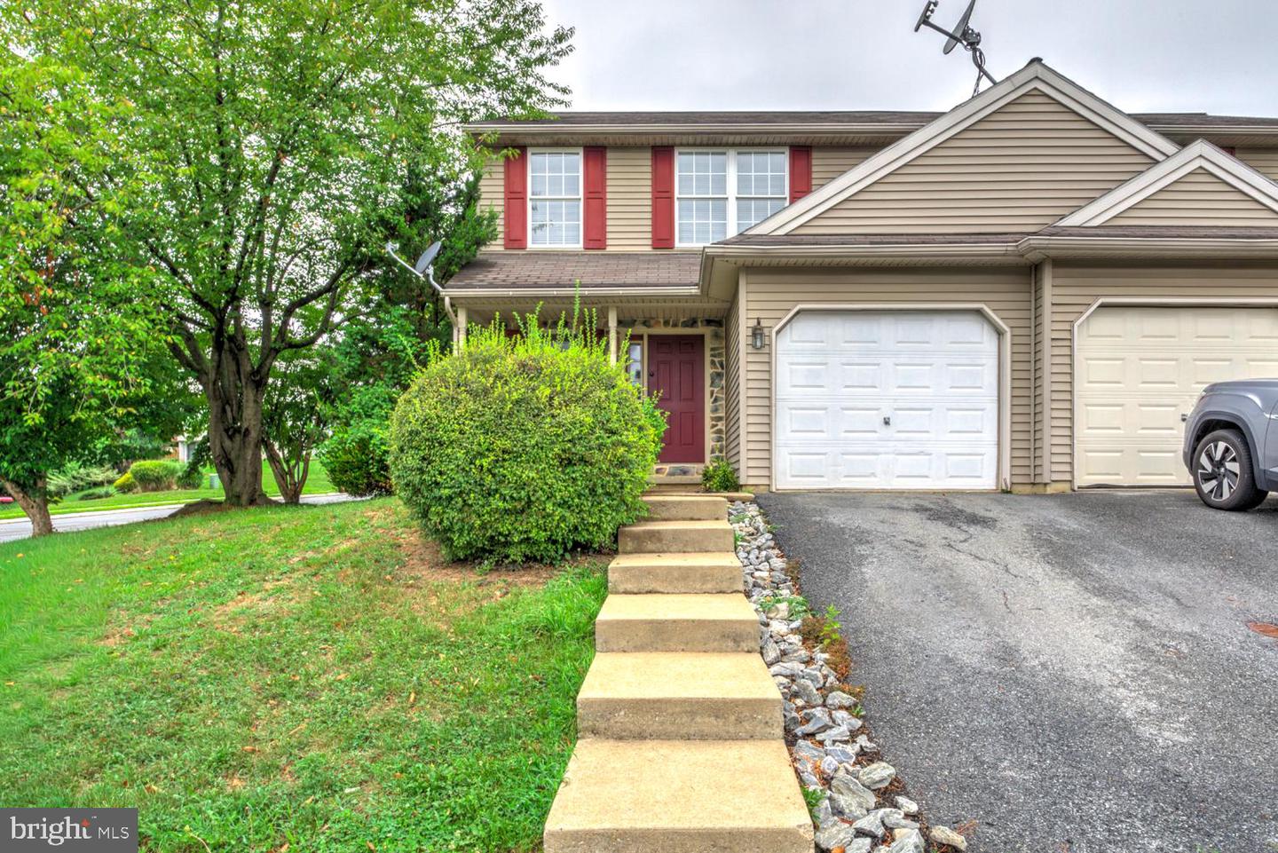 300 Elmshire Dr Property Photo 2