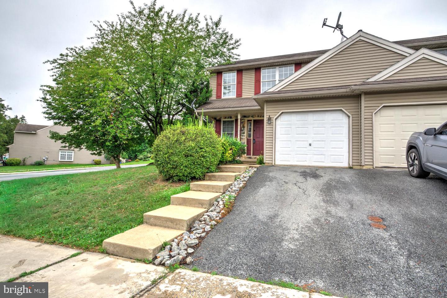300 Elmshire Dr Property Photo 6