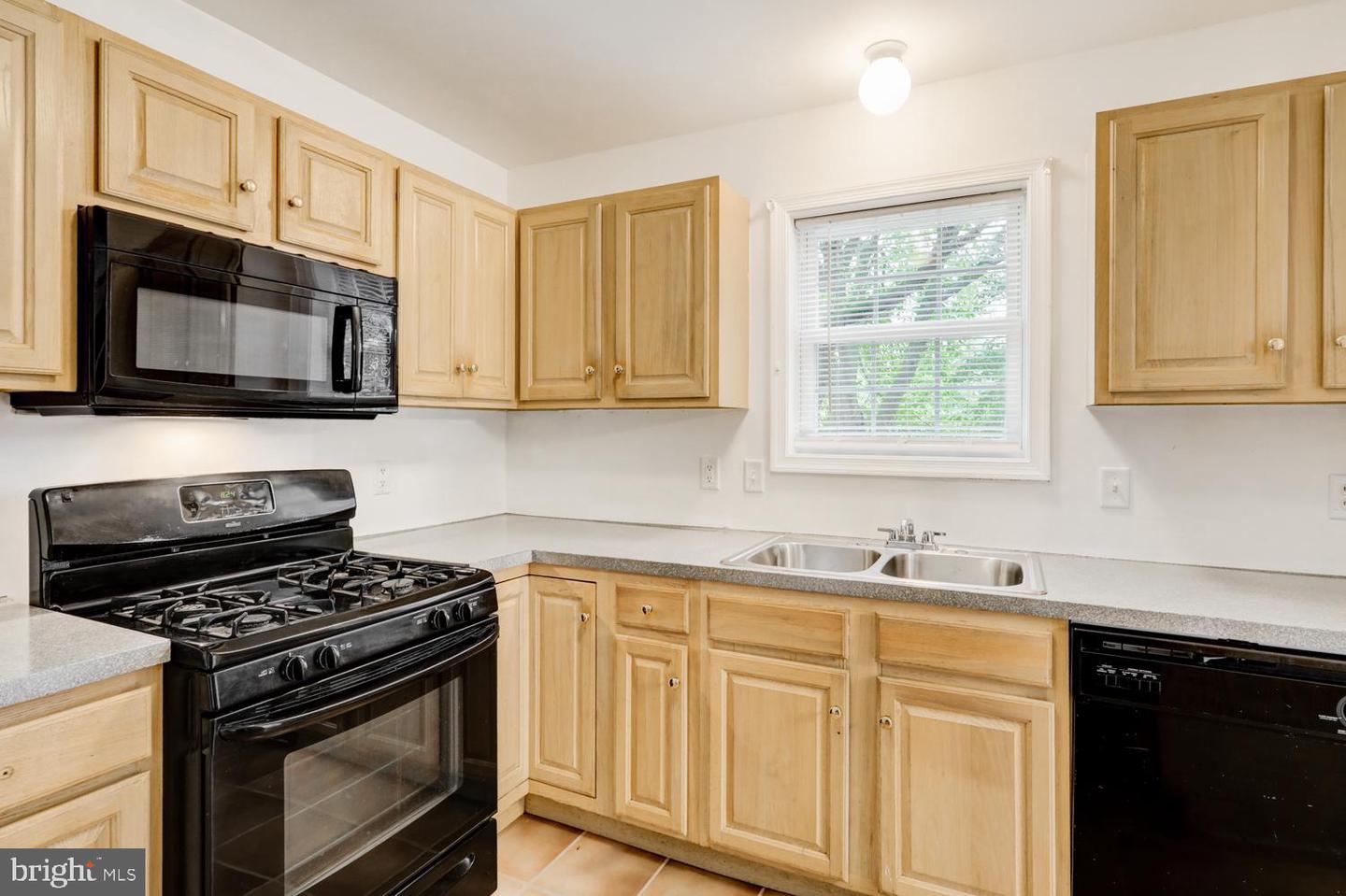300 Elmshire Dr Property Photo 17