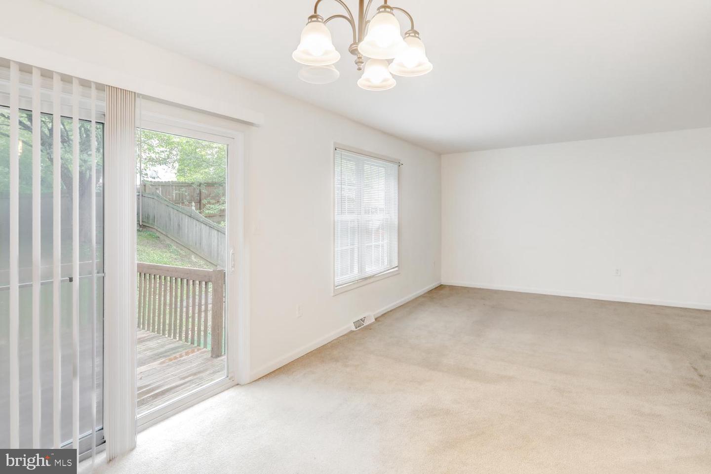 300 Elmshire Dr Property Photo 23