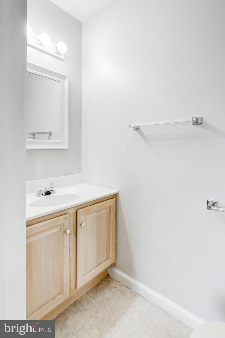 300 Elmshire Dr Property Photo 25