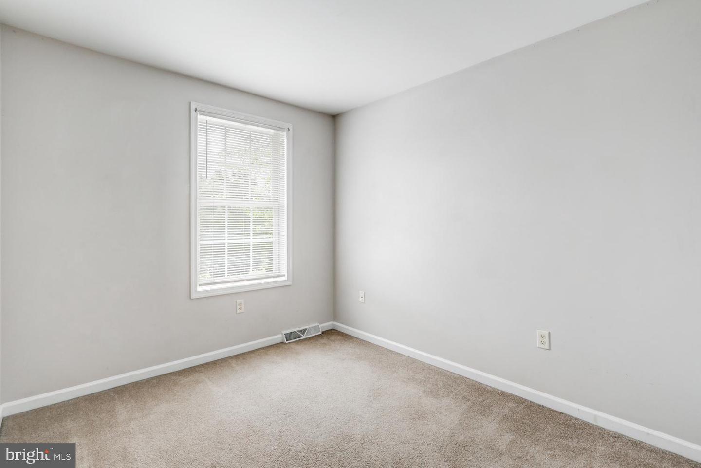 300 Elmshire Dr Property Photo 27