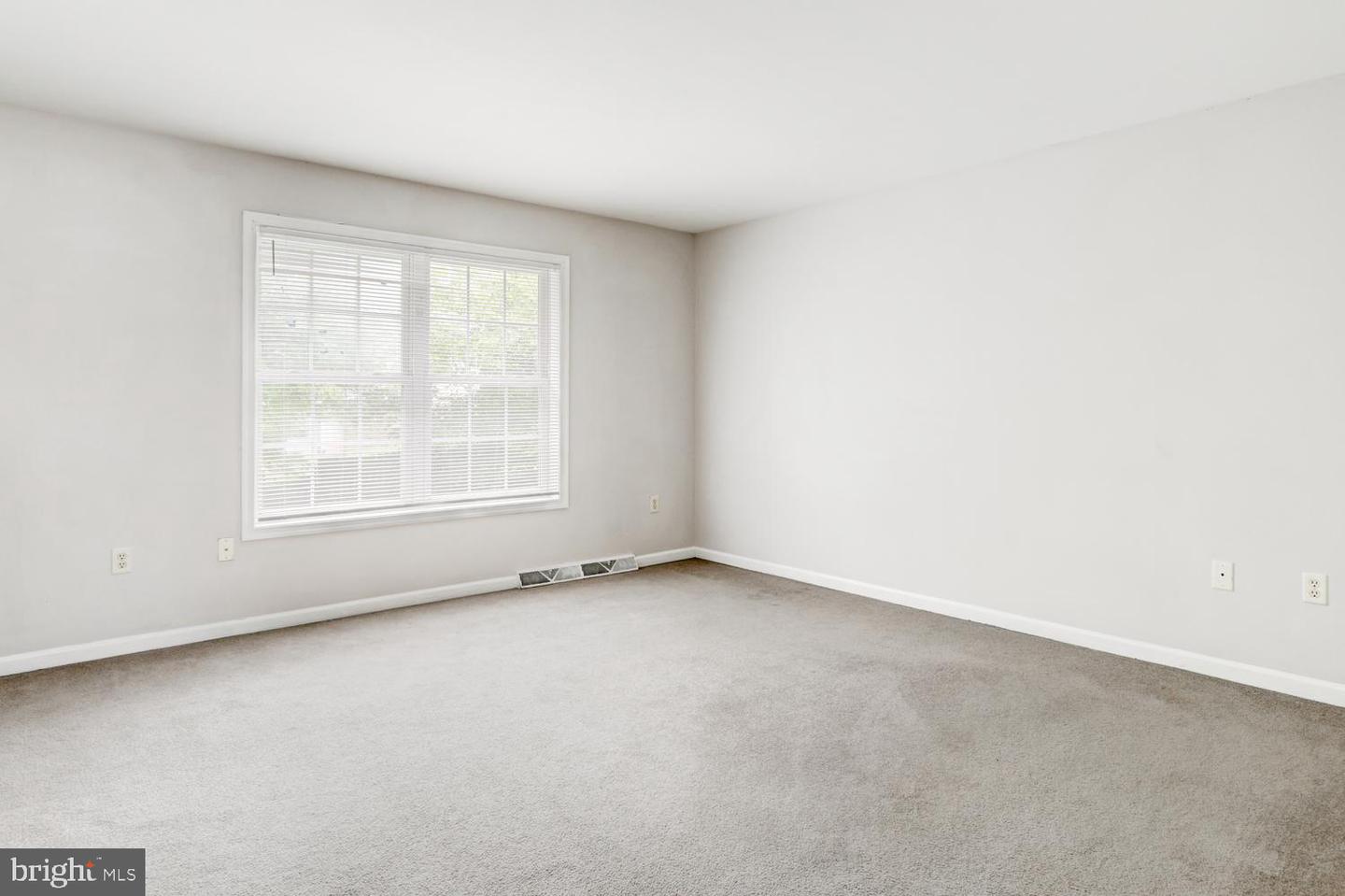300 Elmshire Dr Property Photo 33