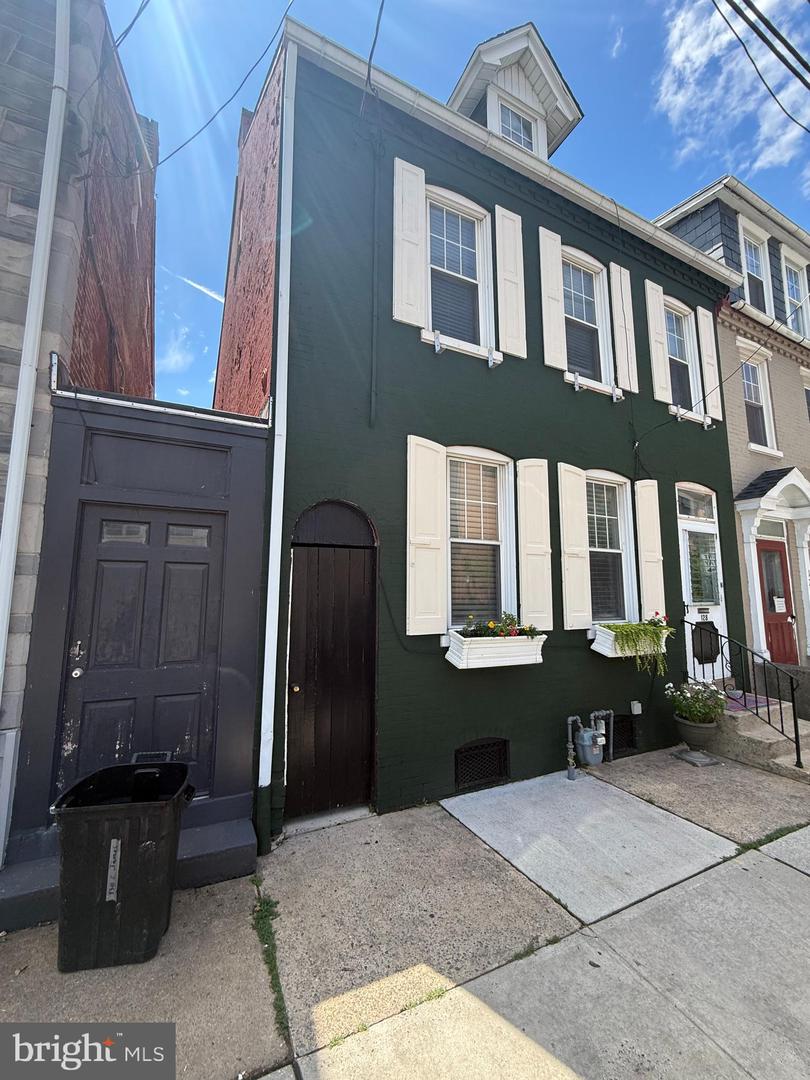 128 E James St Property Photo 2