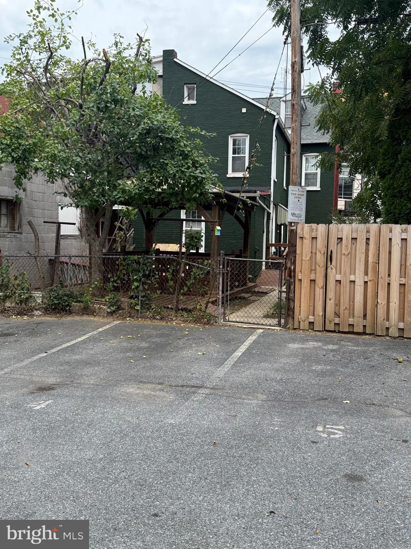 128 E James St Property Photo 9