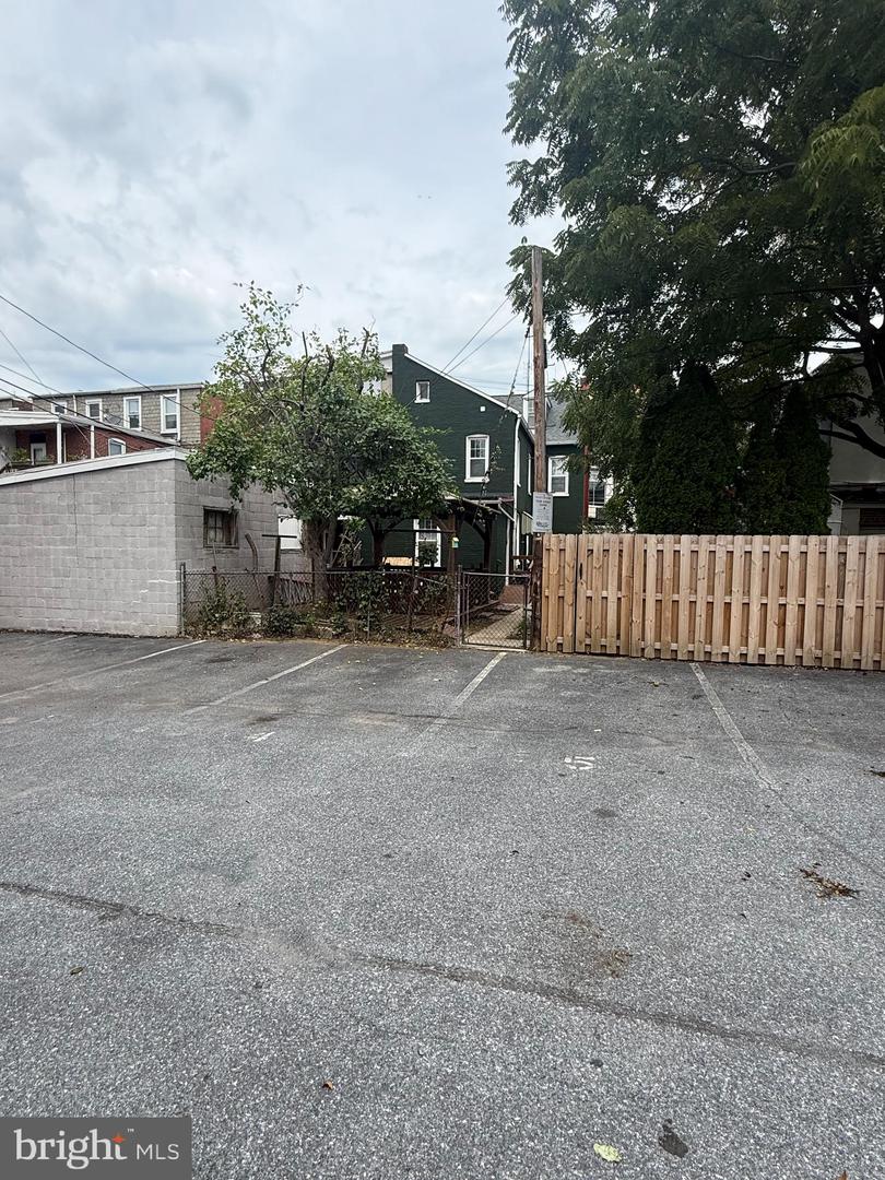 128 E James St Property Photo 10
