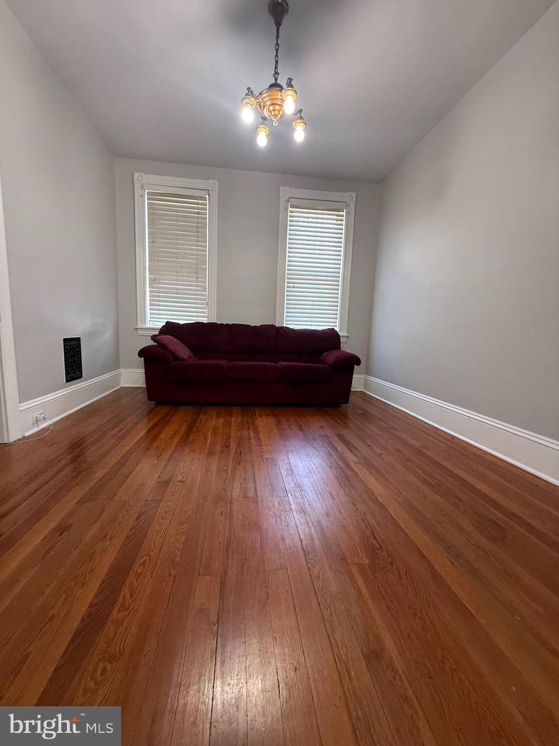 128 E James St Property Photo 11