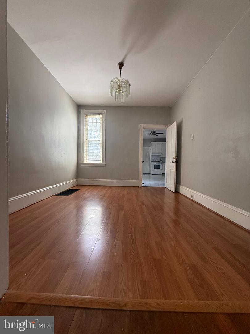 128 E James St Property Photo 12