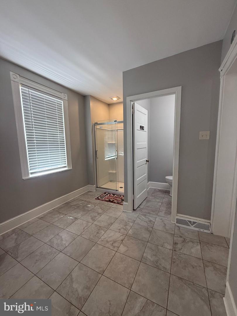 128 E James St Property Photo 16