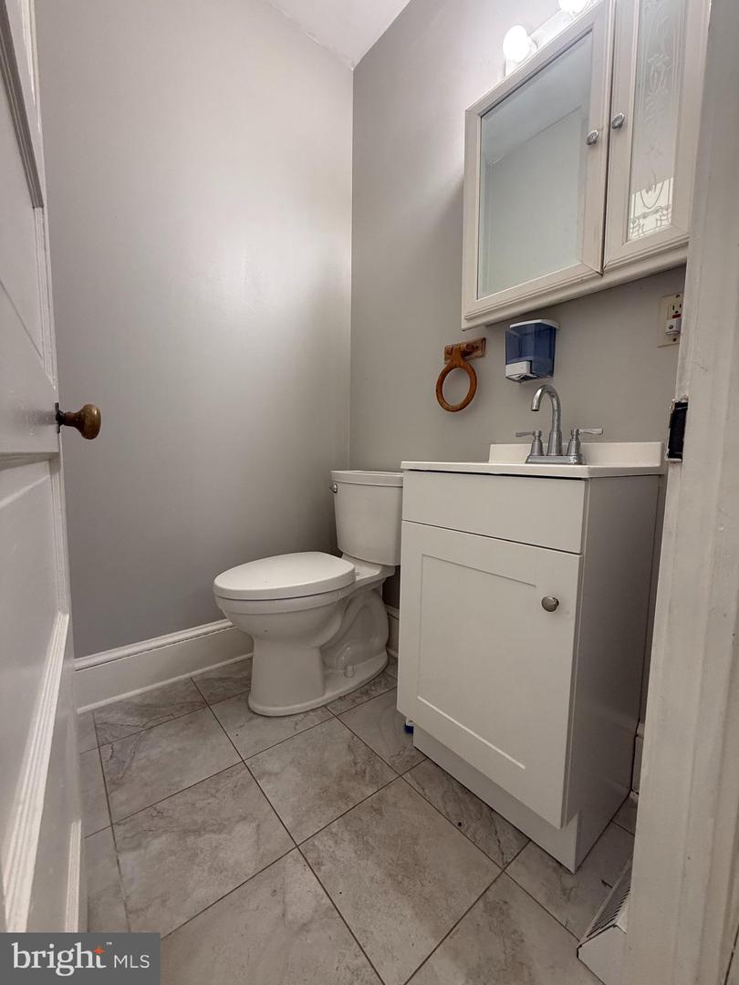 128 E James St Property Photo 18