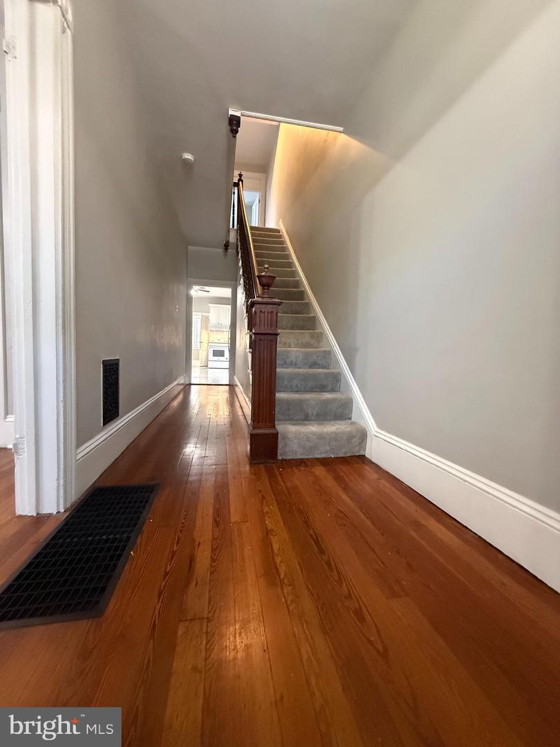 128 E James St Property Photo 19
