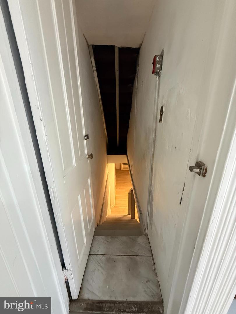 128 E James St Property Photo 21