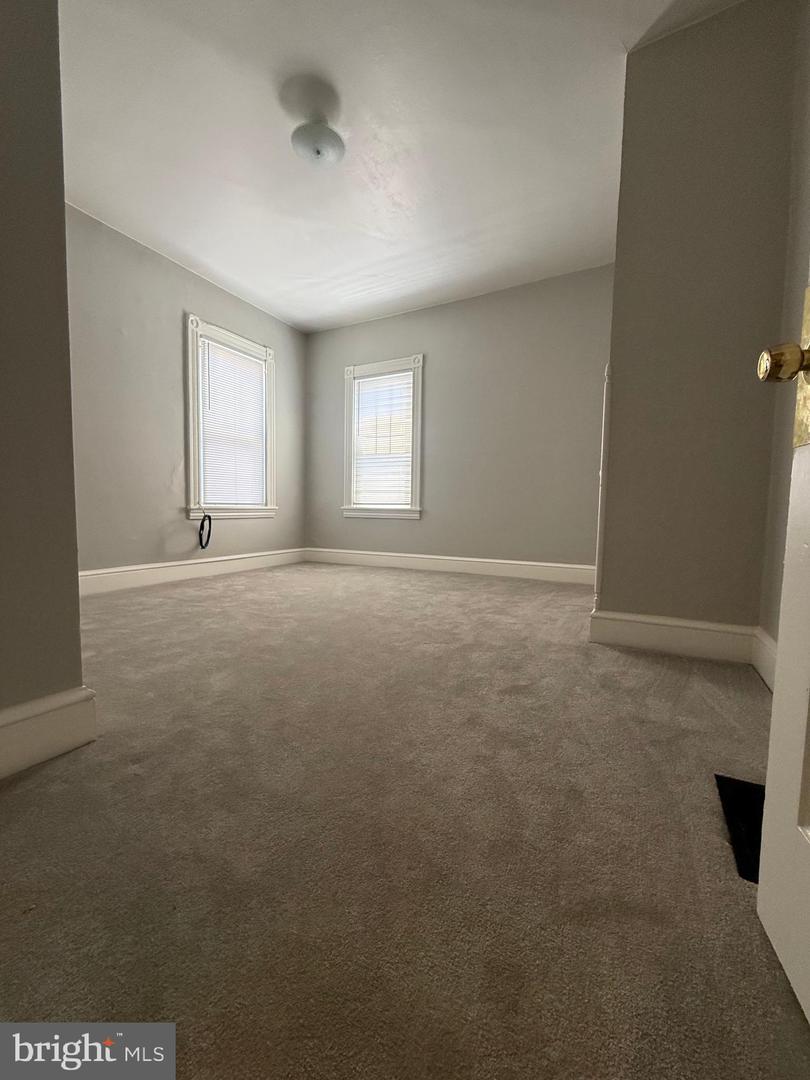 128 E James St Property Photo 31