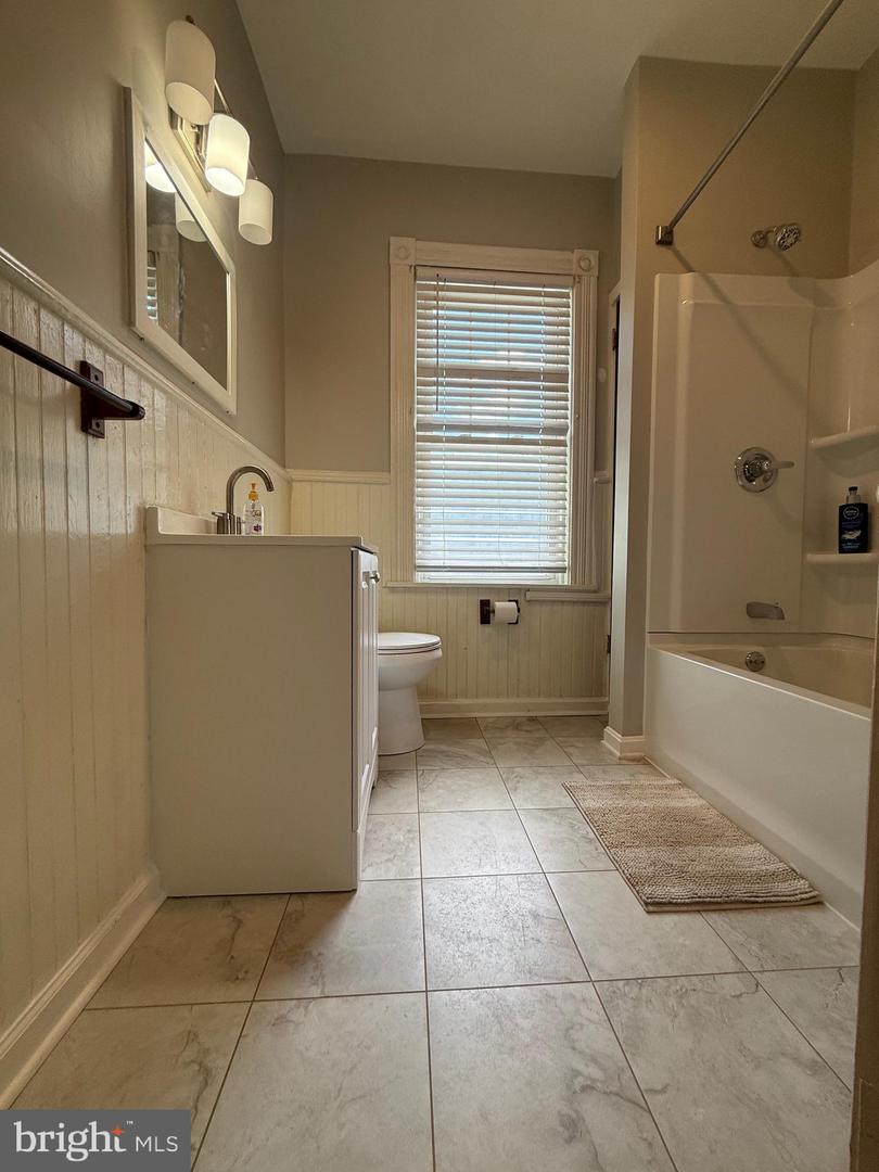 128 E James St Property Photo 32