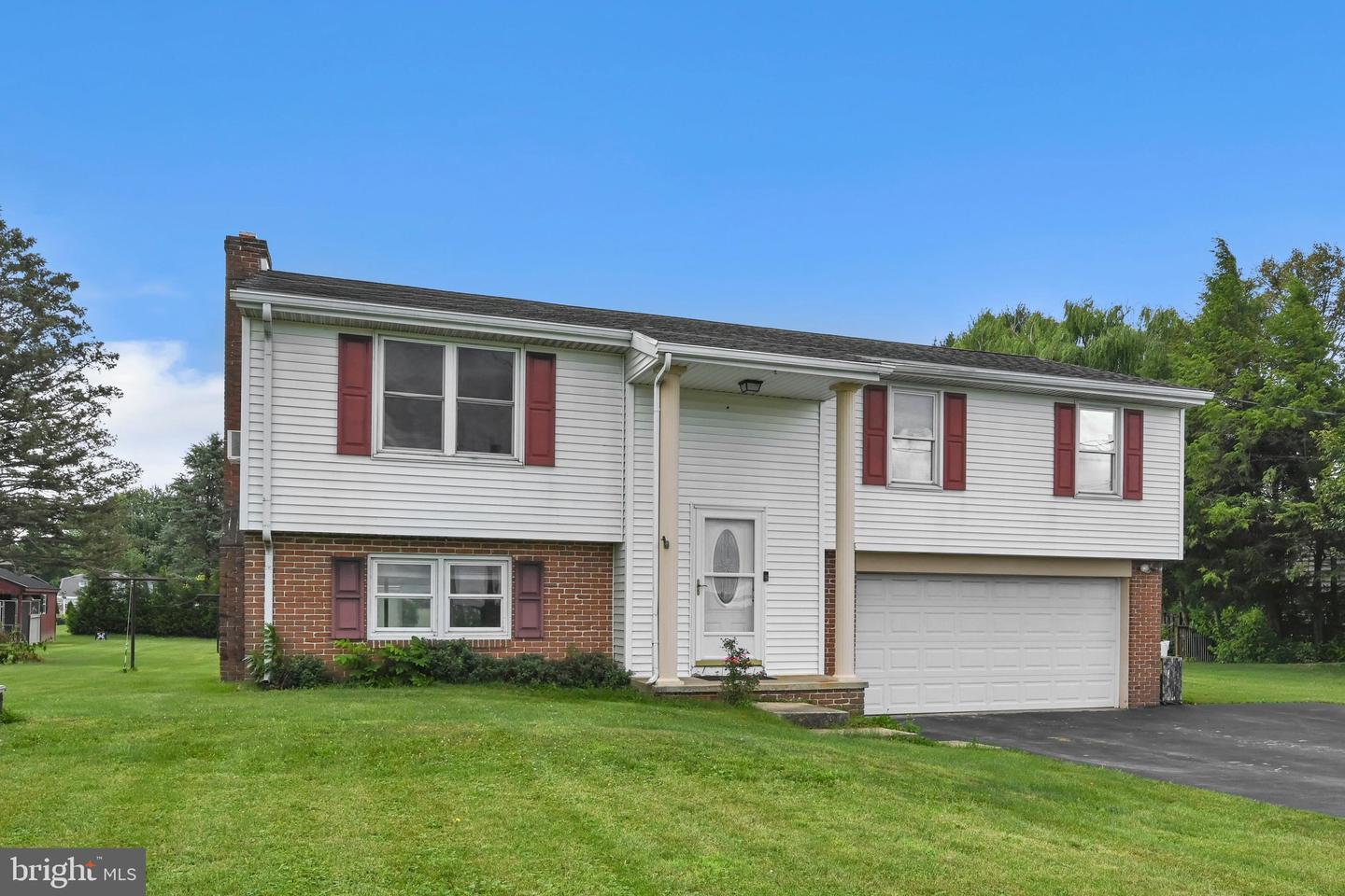 729 Lititz Rd Property Photo 3