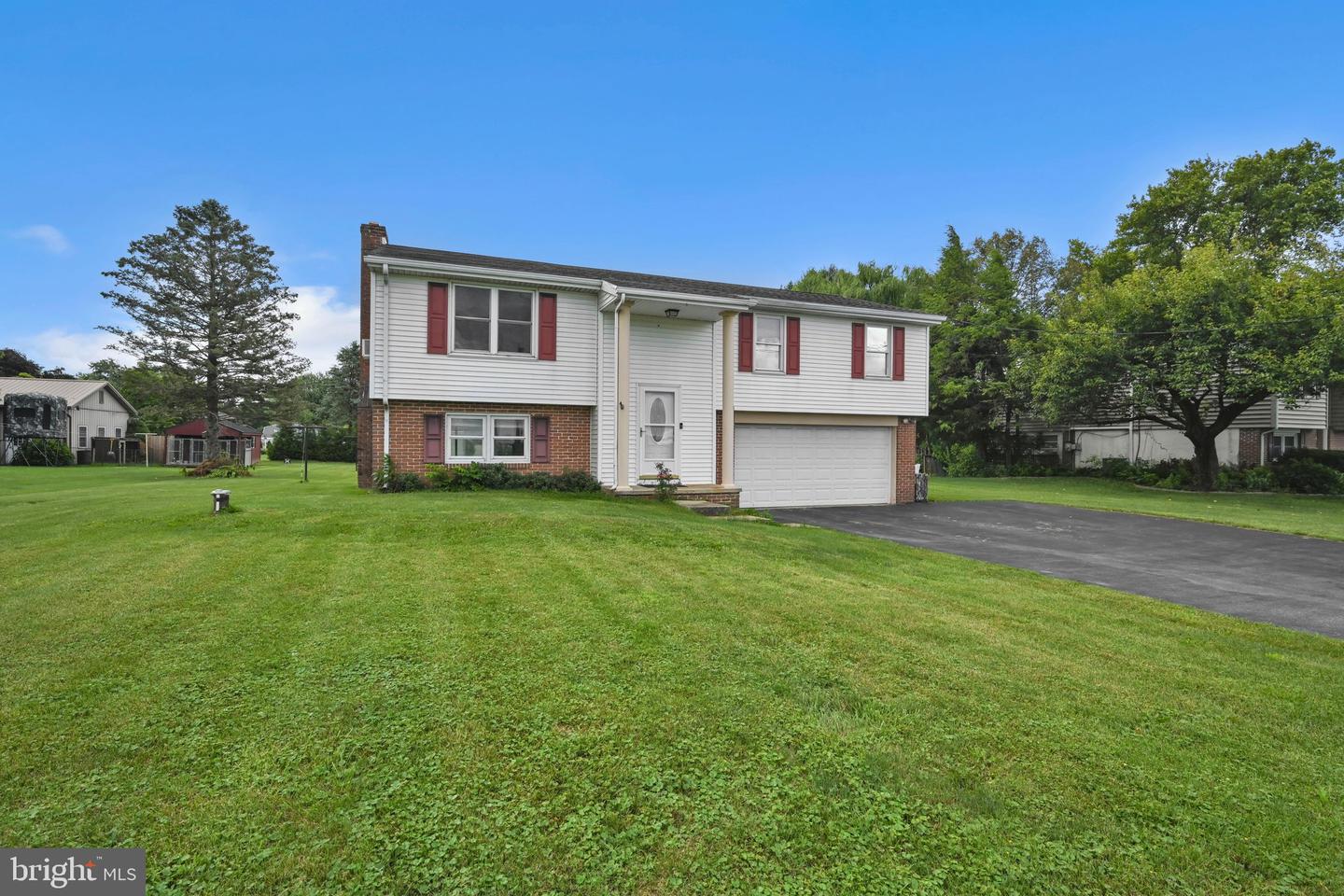 729 Lititz Rd Property Photo 4