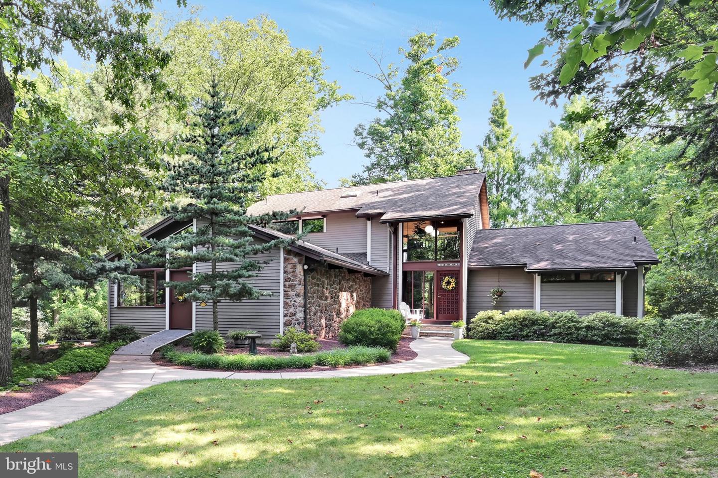 360 Netzley Dr Property Photo 1