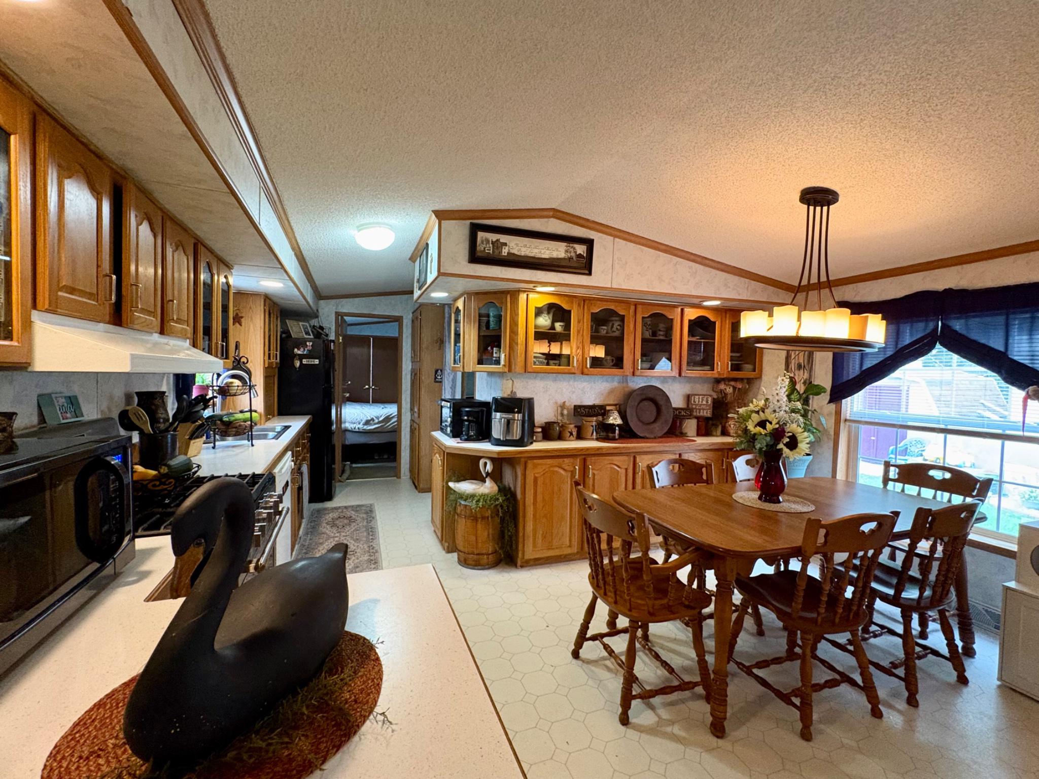 20 Circle Dr Property Photo 4