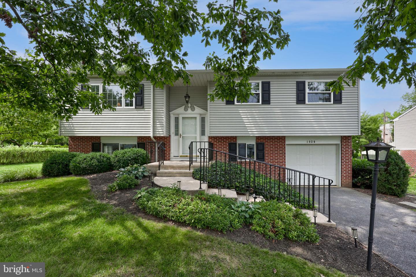 1920 SPLIT ROCK RD