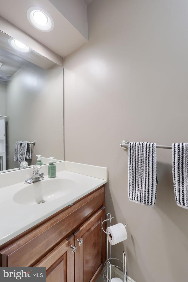1056 Cobblestone Ln Property Photo 17