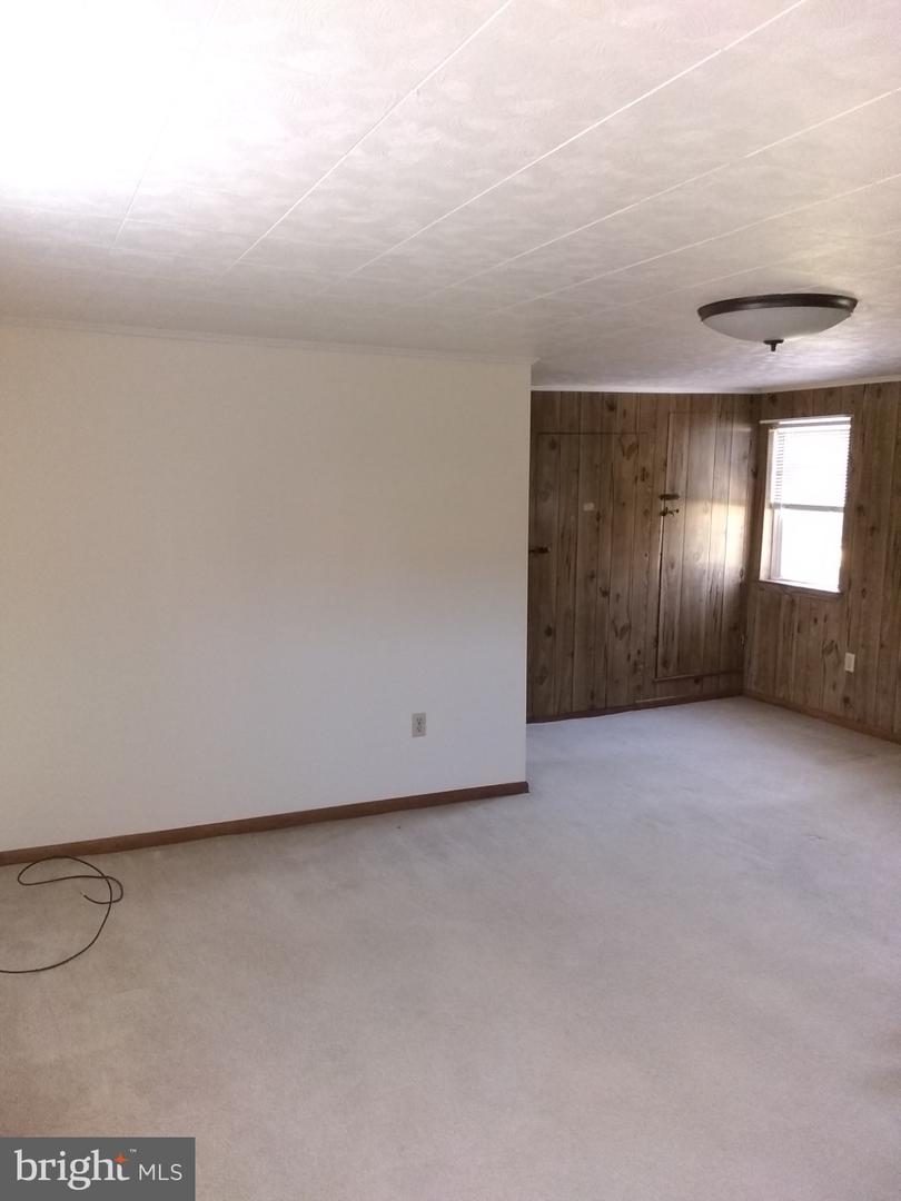 442 Green Ln Property Photo 14