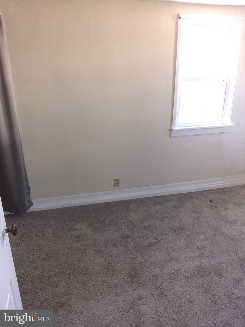 442 Green Ln Property Photo 18