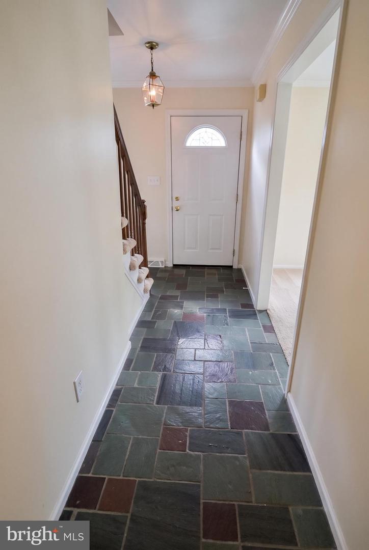 591 Crosswinds Dr Property Photo 4