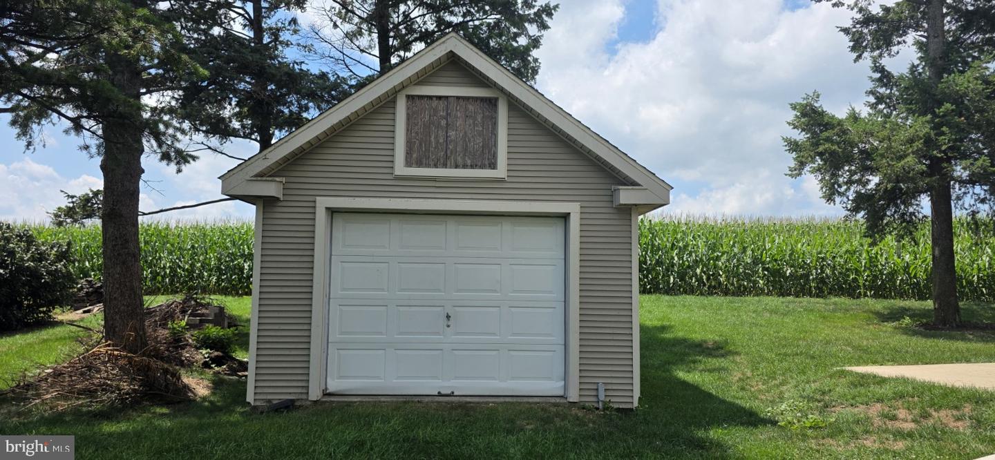 1176 N Strickler Rd Property Photo 4