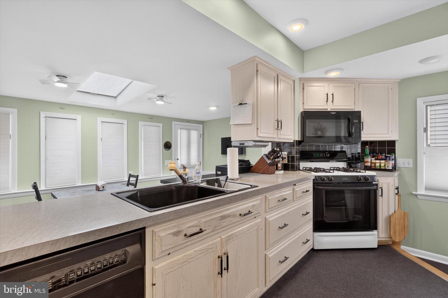 607 Hilton Property Photo 6