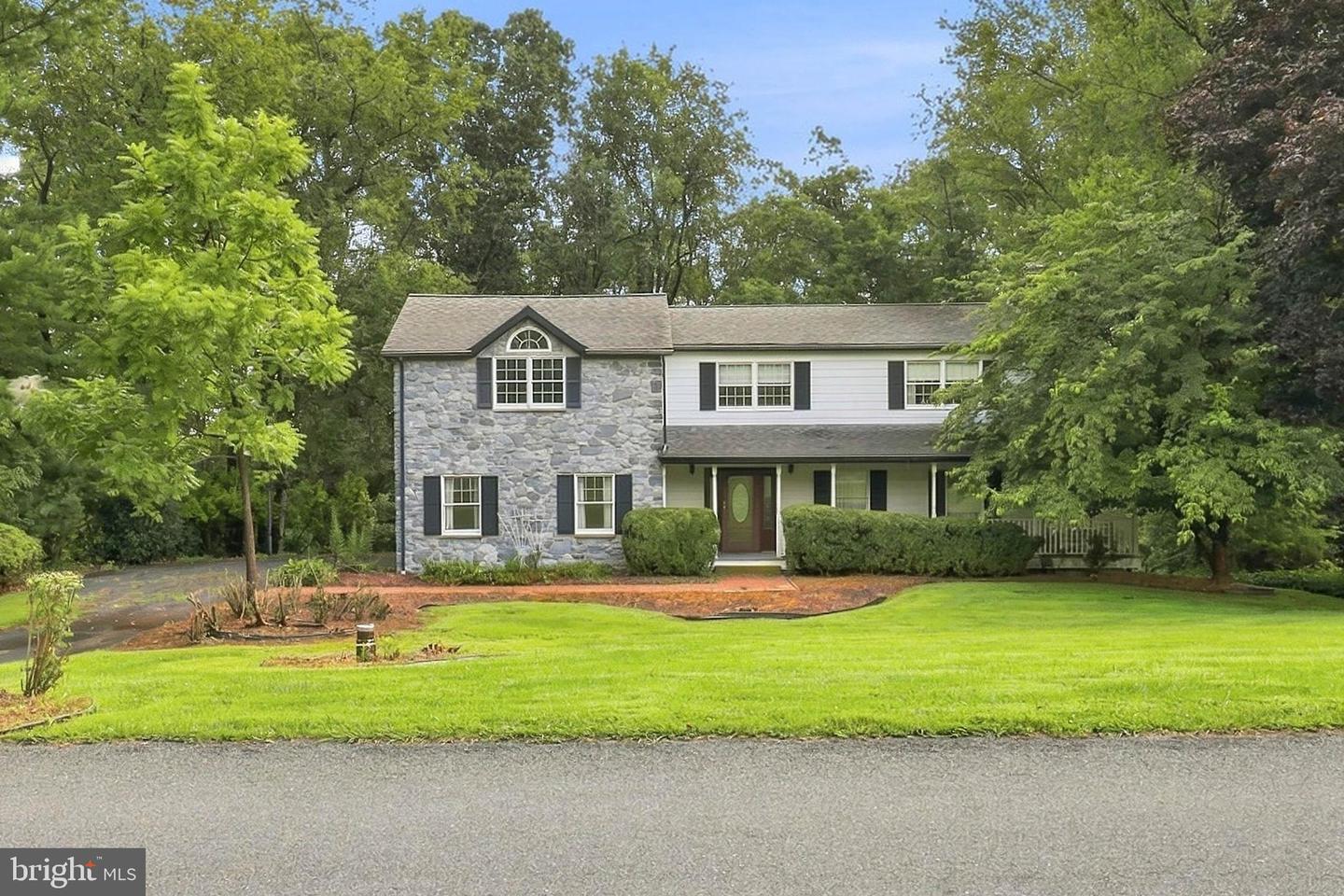 158 Long Ln Property Photo 1