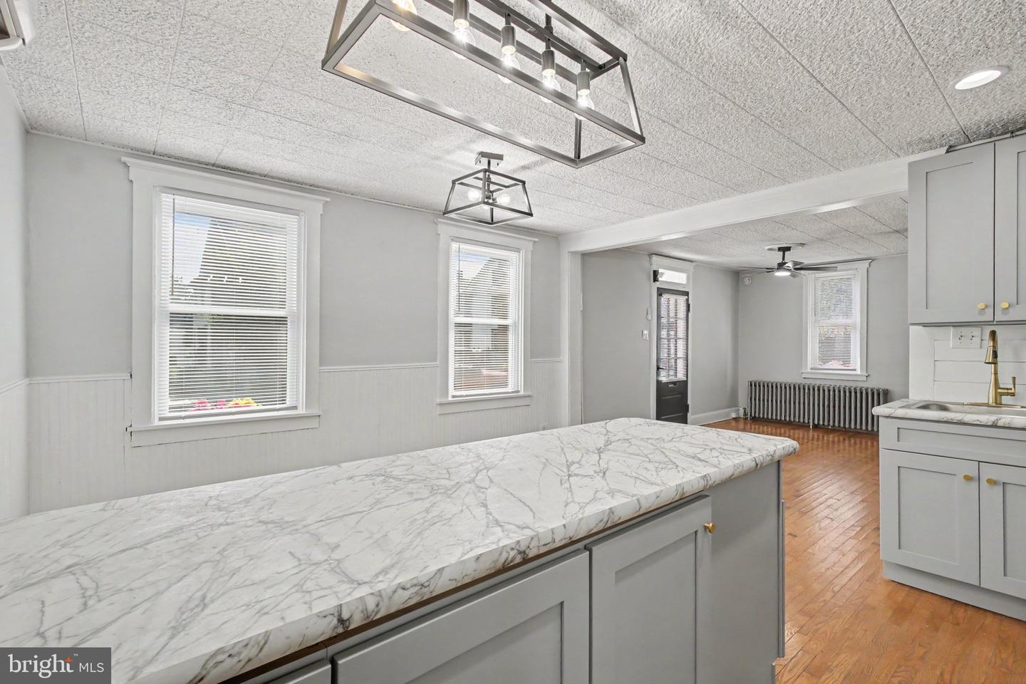 110 N Barbara St Property Photo 7