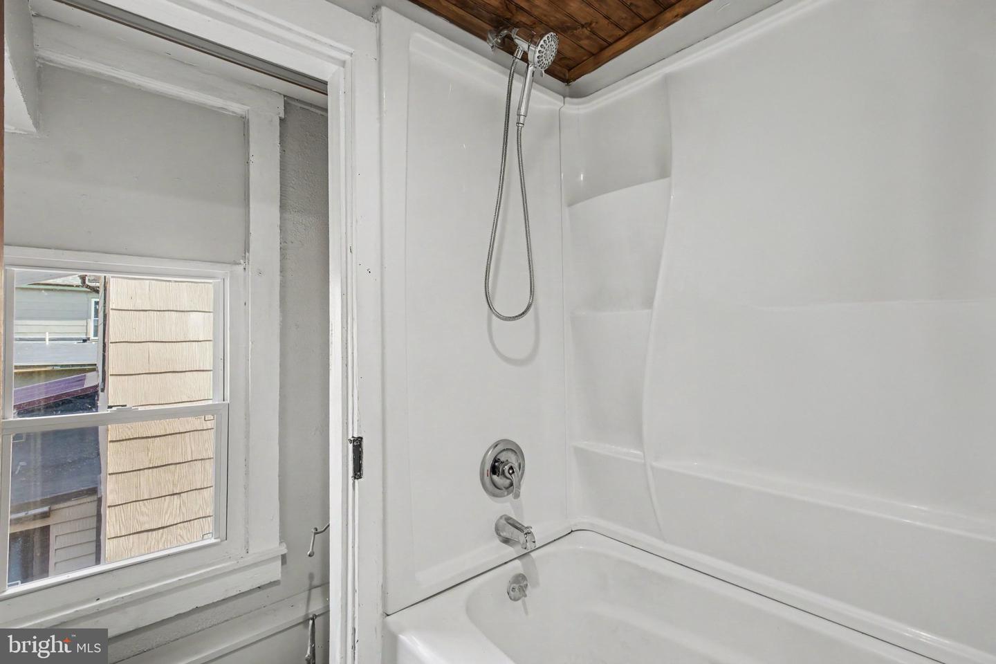 110 N Barbara St Property Photo 19