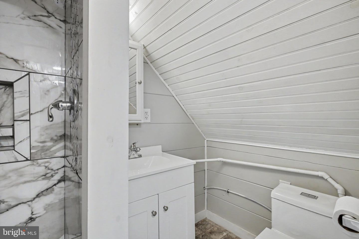 110 N Barbara St Property Photo 23