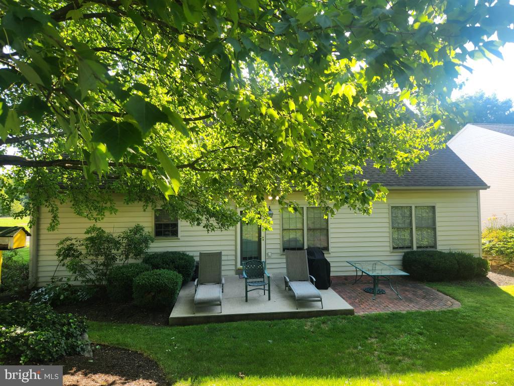 342 N Locust St Property Photo 4