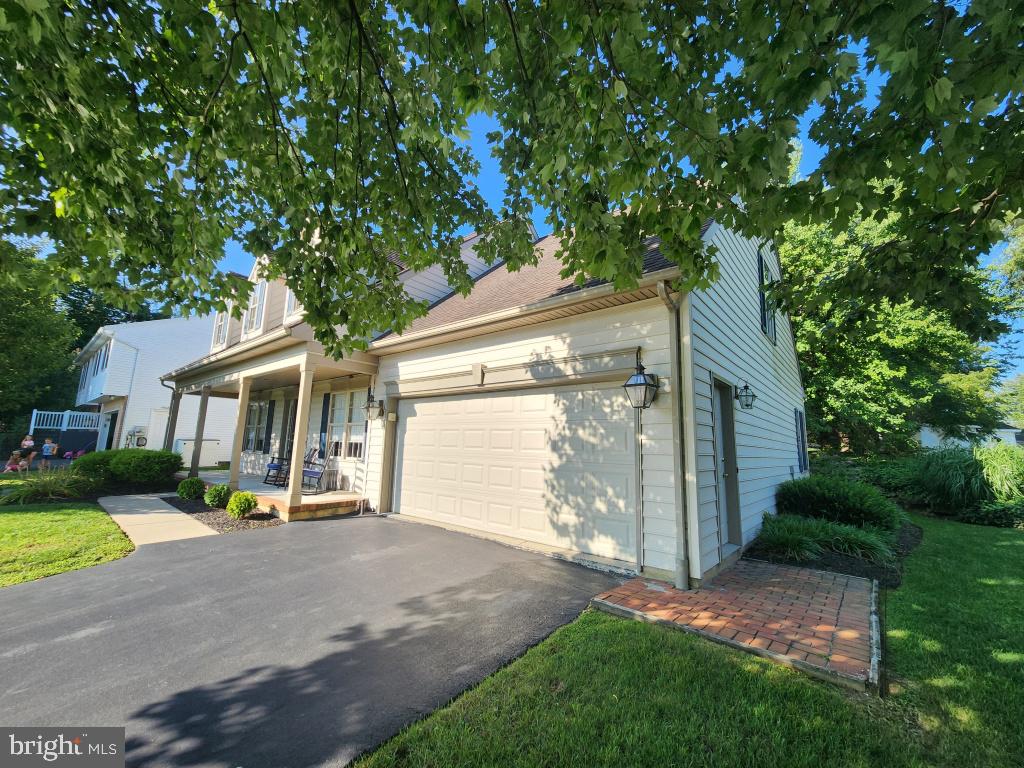 342 N Locust St Property Photo 5
