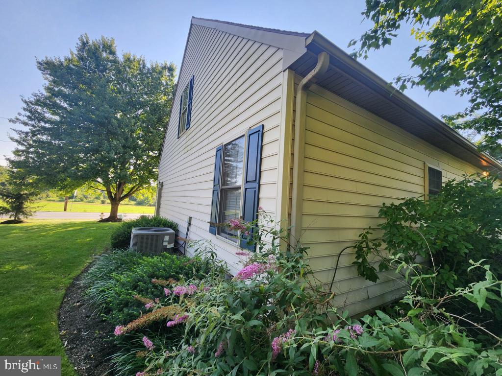 342 N Locust St Property Photo 6