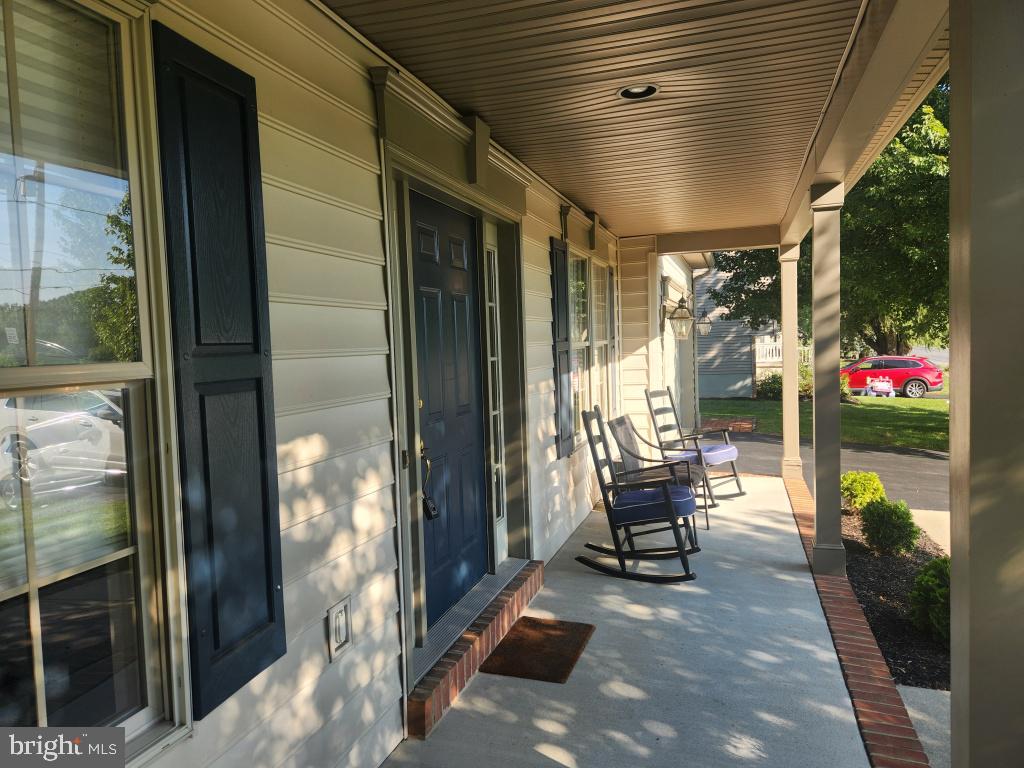 342 N Locust St Property Photo 7