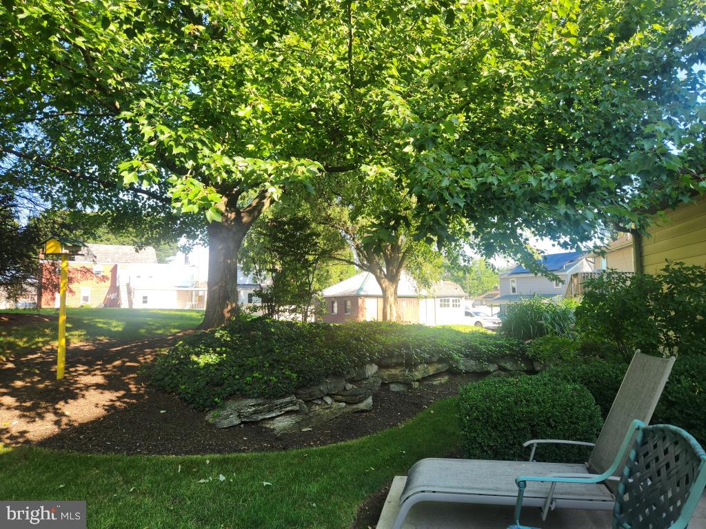 342 N Locust St Property Photo 8