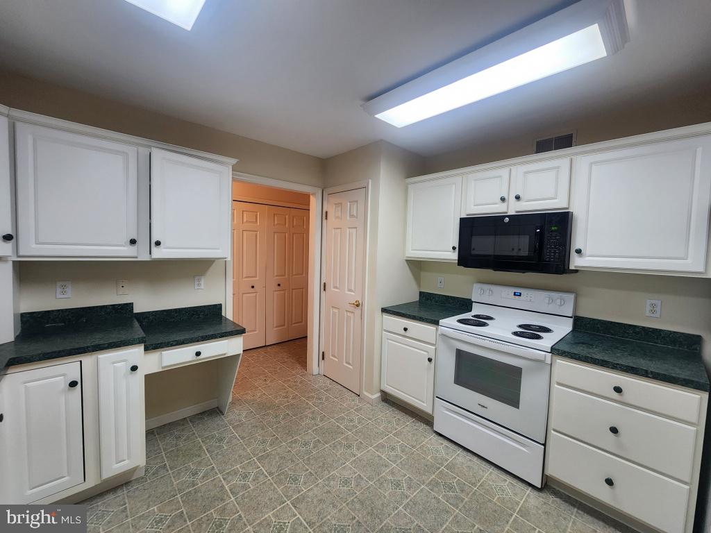 342 N Locust St Property Photo 15