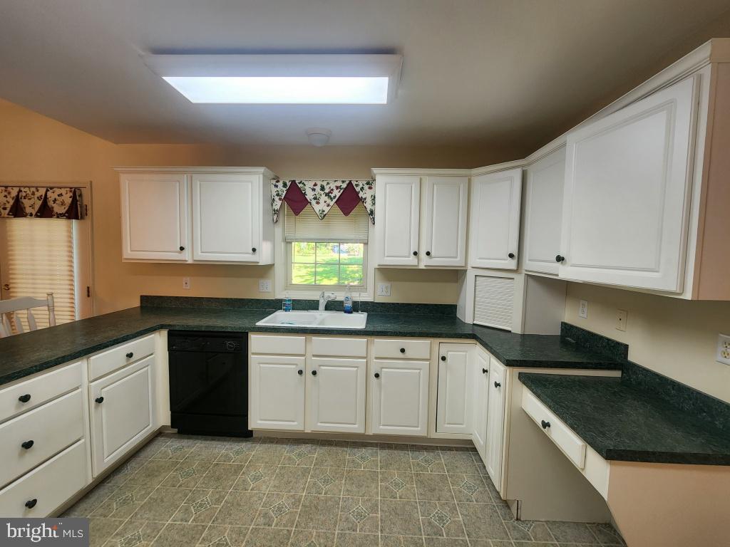 342 N Locust St Property Photo 16
