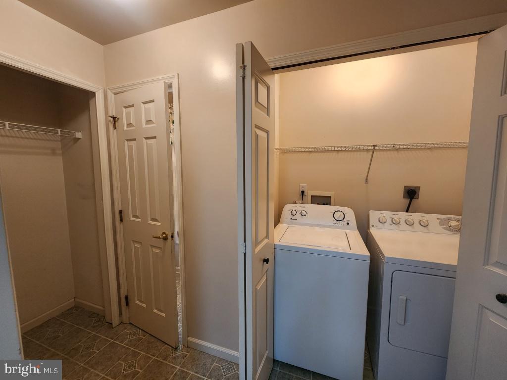 342 N Locust St Property Photo 27