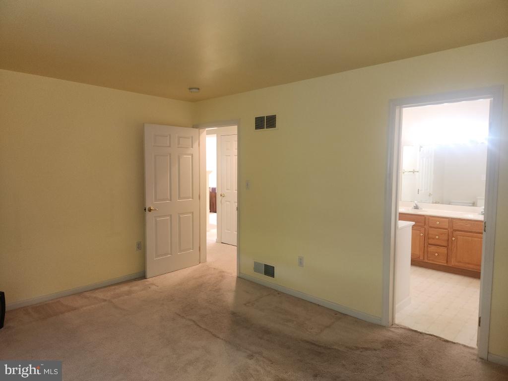 342 N Locust St Property Photo 31