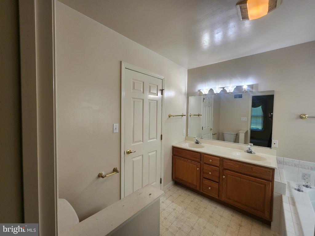 342 N Locust St Property Photo 32