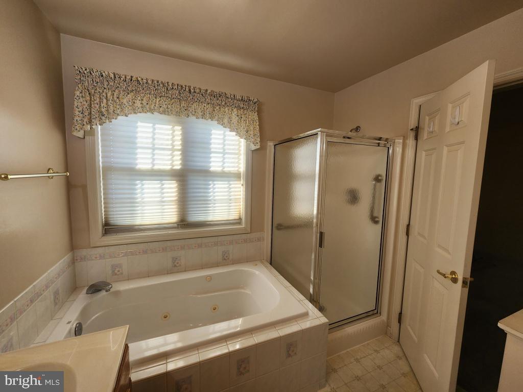 342 N Locust St Property Photo 33