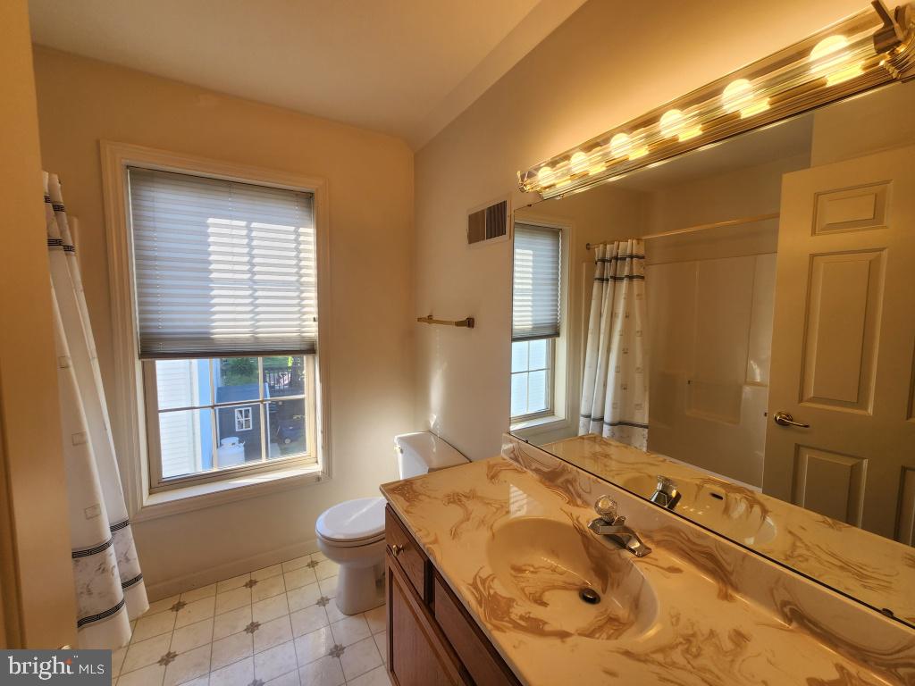 342 N Locust St Property Photo 38