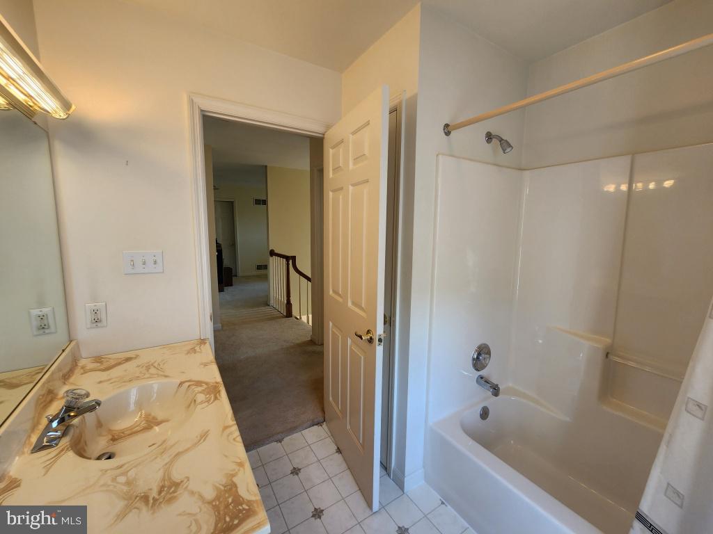 342 N Locust St Property Photo 39