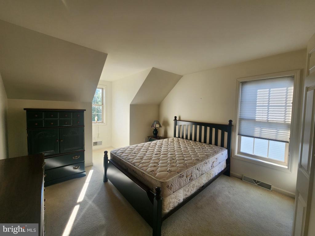 342 N Locust St Property Photo 40