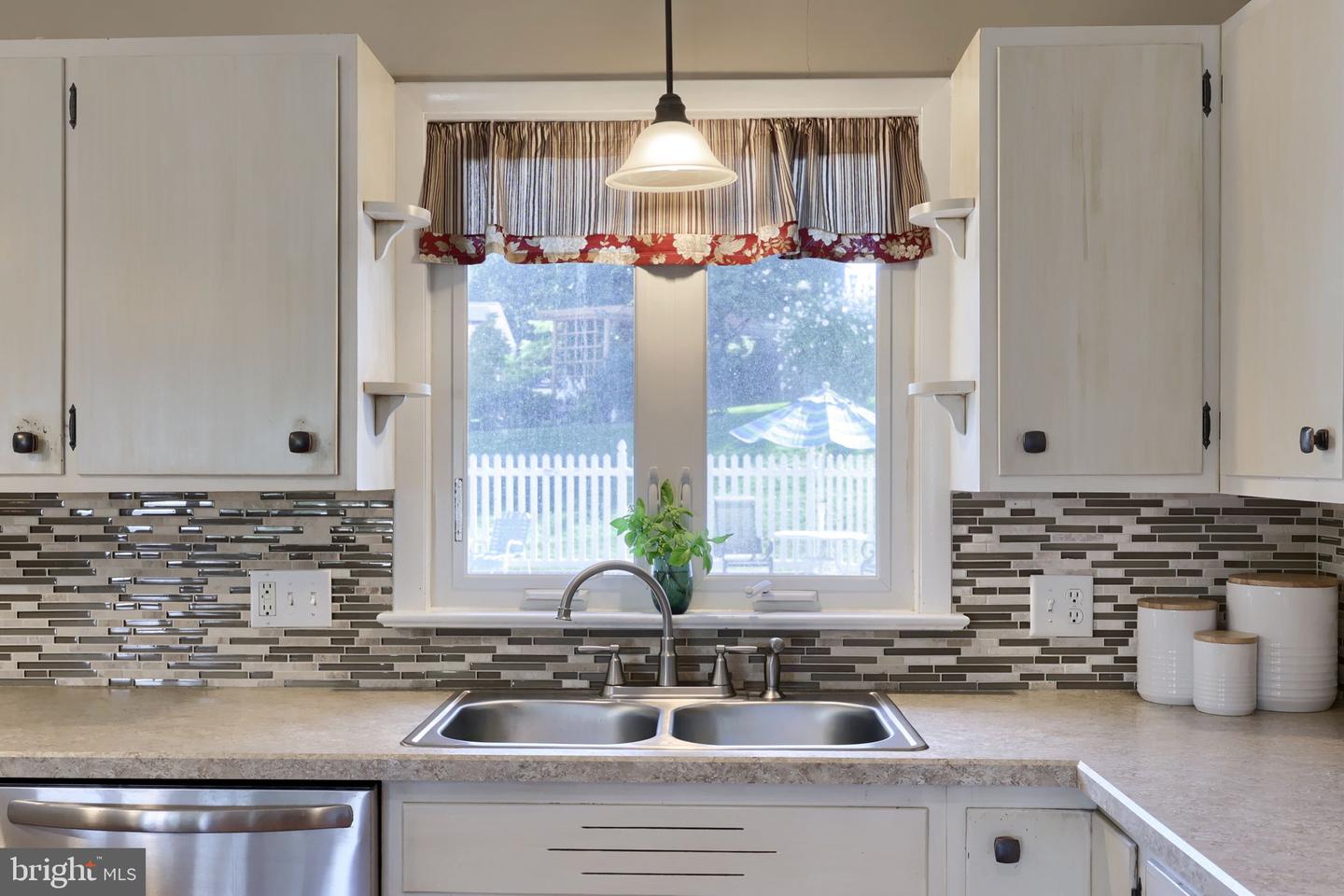 107 Broad Property Photo 5