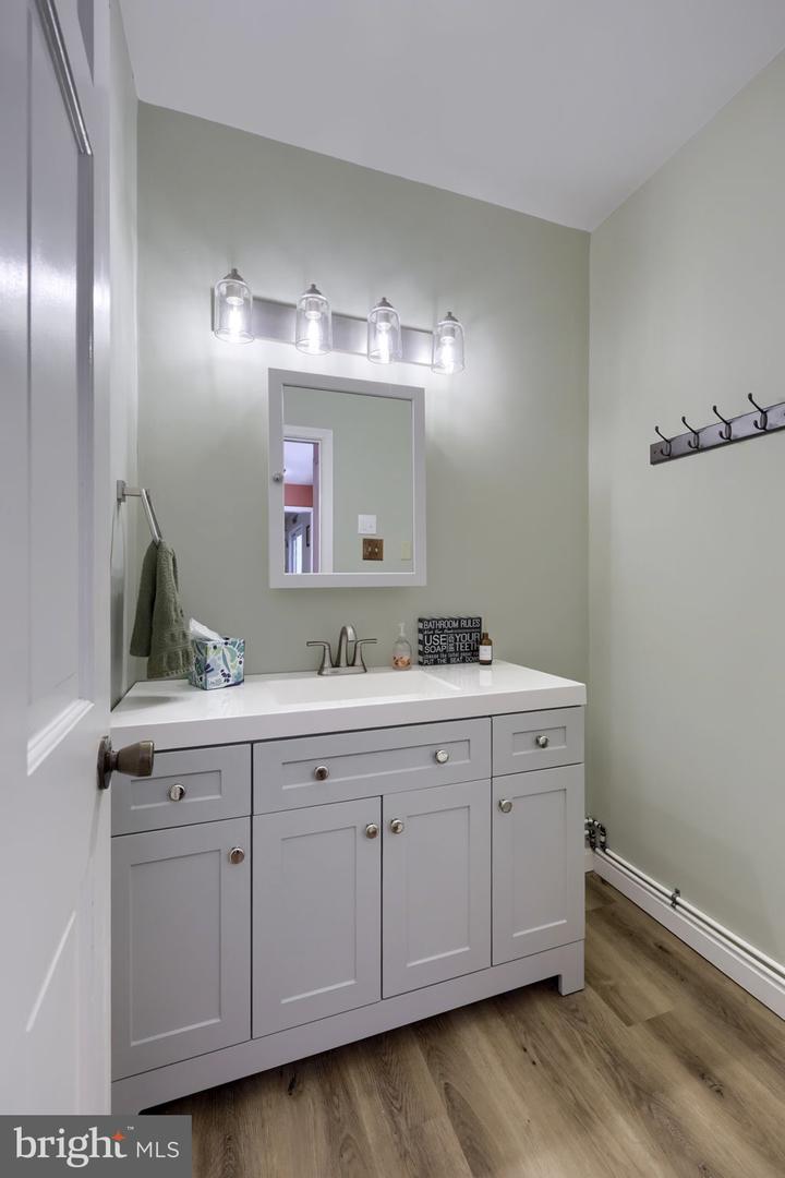 107 Broad Property Photo 32